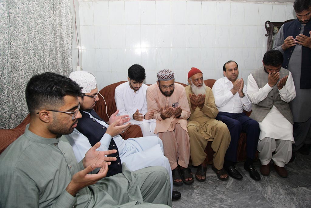 Dr Hussain Qadri expressing condolences on death of Haji Salim Qadri son