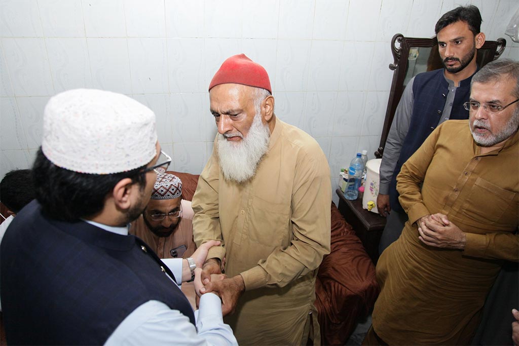 Dr Hussain Qadri expressing condolences on death of Haji Salim Qadri son