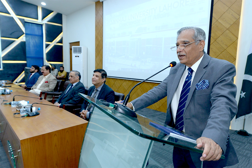 Dr Hussain Mohi-ud-Din Qadri meeting with Justice (r) Saqib Nisar at Minhaj University Lahore