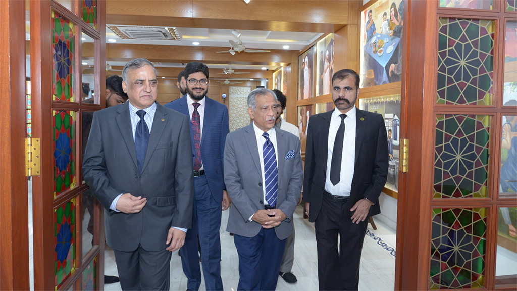 Dr Hussain Mohi-ud-Din Qadri meeting with Justice (r) Saqib Nisar at Minhaj University Lahore