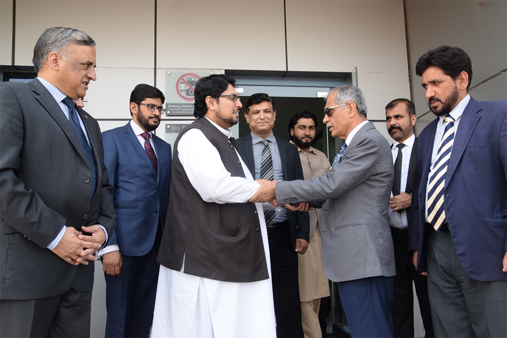 Dr Hussain Mohi-ud-Din Qadri meeting with Justice (r) Saqib Nisar at Minhaj University Lahore