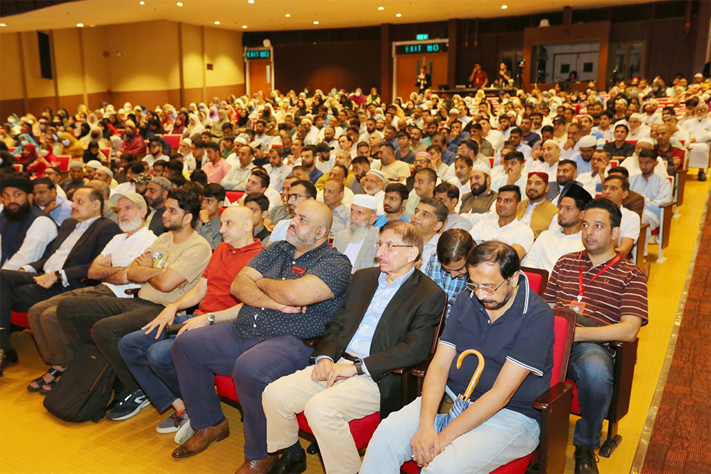 Dr Muhammad Tahir ul Qadri adressing Seerat un nabi Conference Hong Kong