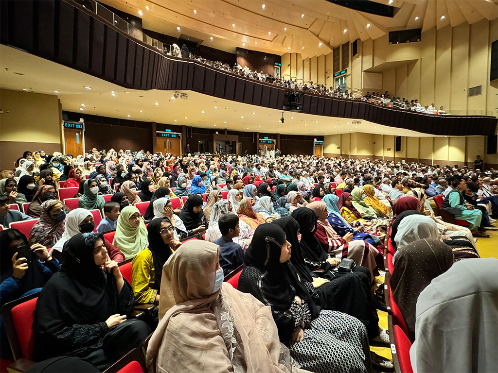 Dr Muhammad Tahir ul Qadri adressing Seerat un nabi Conference Hong Kong