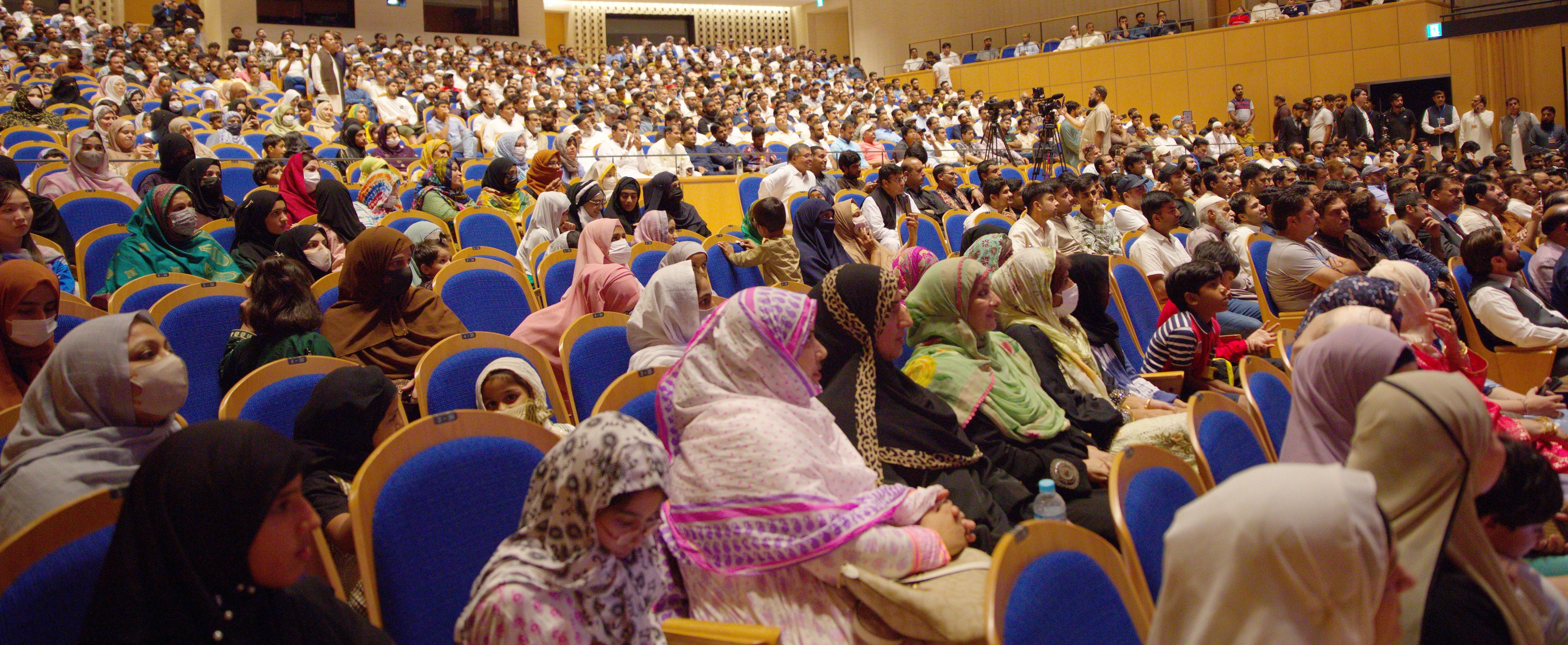 Dr Tahir ul Qadri adressess Seerat un nabi conference in Japan