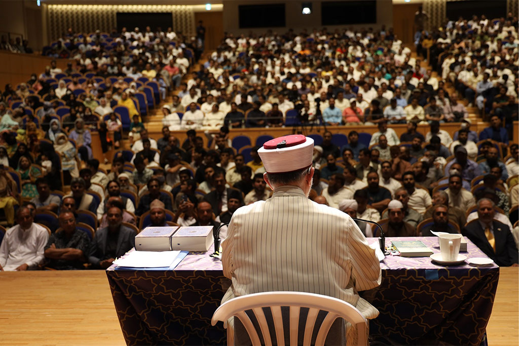 Dr Tahir ul Qadri adressess Seerat un nabi conference in Japan