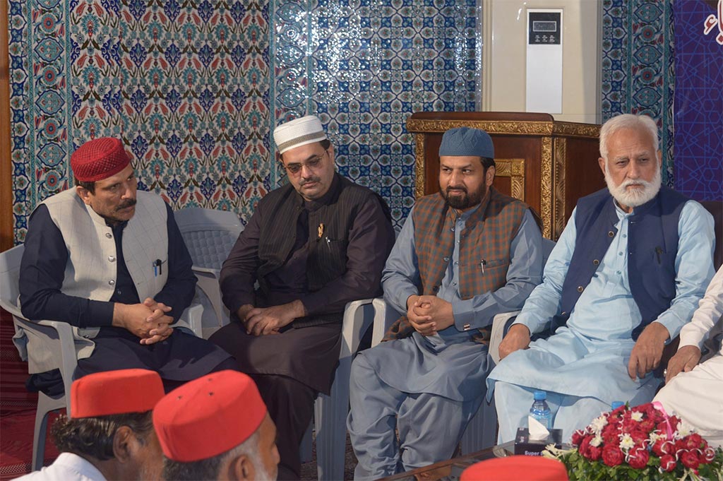 Dr hassan qadri addressing Mehfil Basilsila Bari Gyarvi Sharif in Gosha e Durood