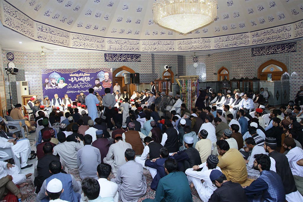 Dr hassan qadri addressing Mehfil Basilsila Bari Gyarvi Sharif in Gosha e Durood