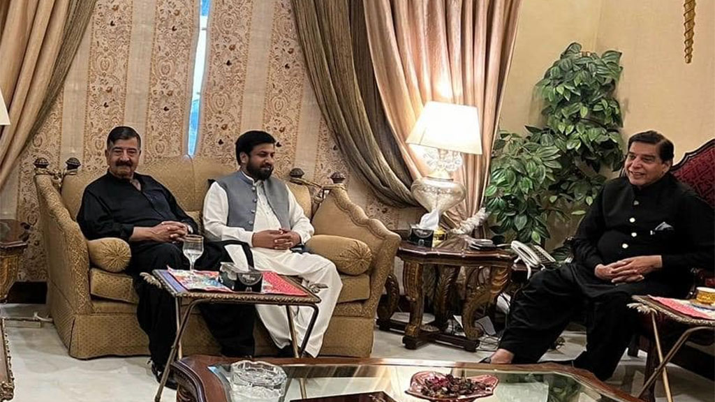 Khurram Nawaz Gandapur met with Raja Pervaiz ashraf