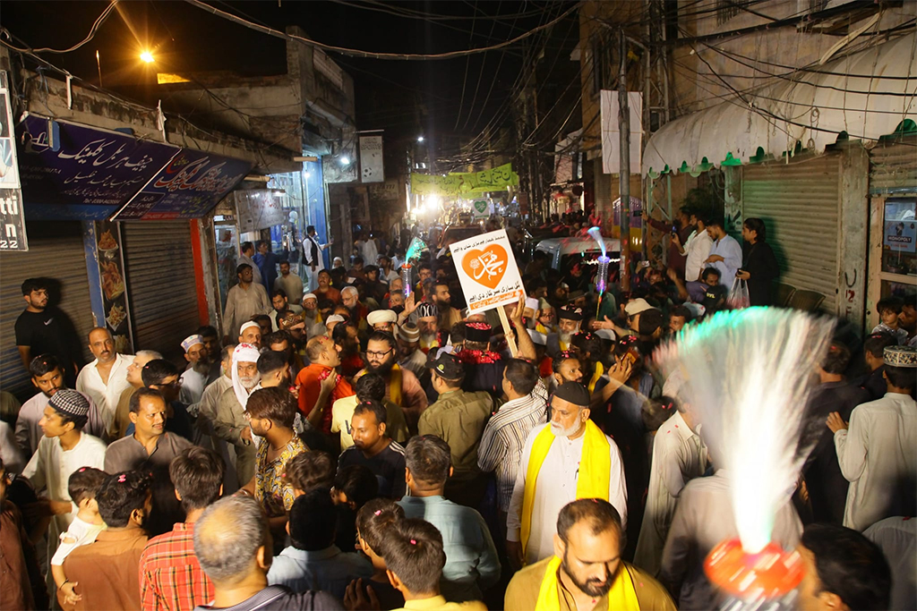 minhaj ul quran torch-bearing procession