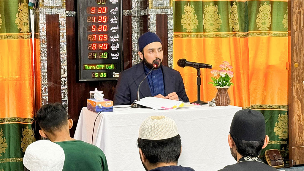 Shaykh Hammad Mustafa Qadri adressing Khutaba Jummah at hong kong