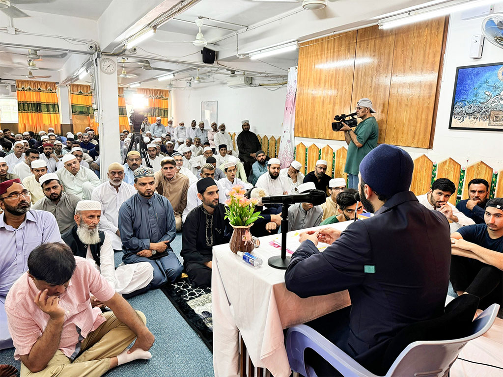 Shaykh Hammad Mustafa Qadri adressing Khutaba Jummah at hong kong