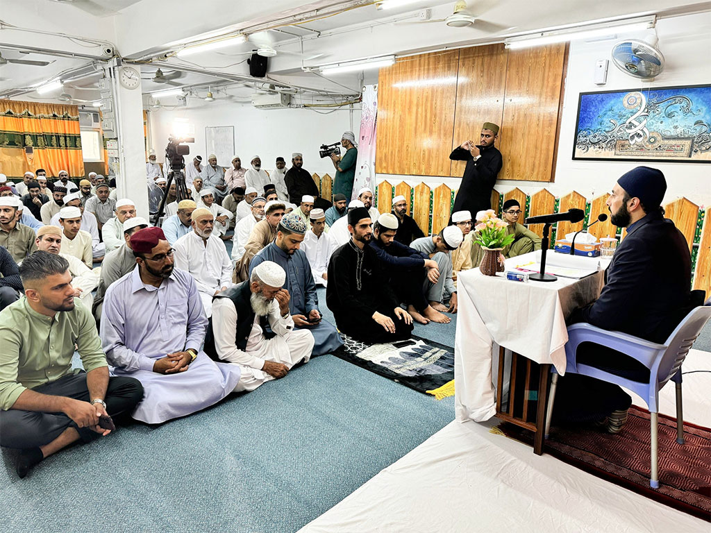 Shaykh Hammad Mustafa Qadri adressing Khutaba Jummah at hong kong