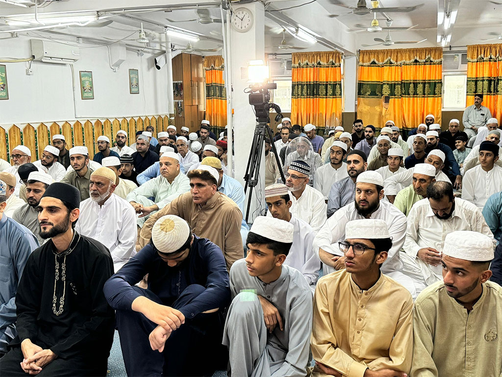 Shaykh Hammad Mustafa Qadri adressing Khutaba Jummah at hong kong