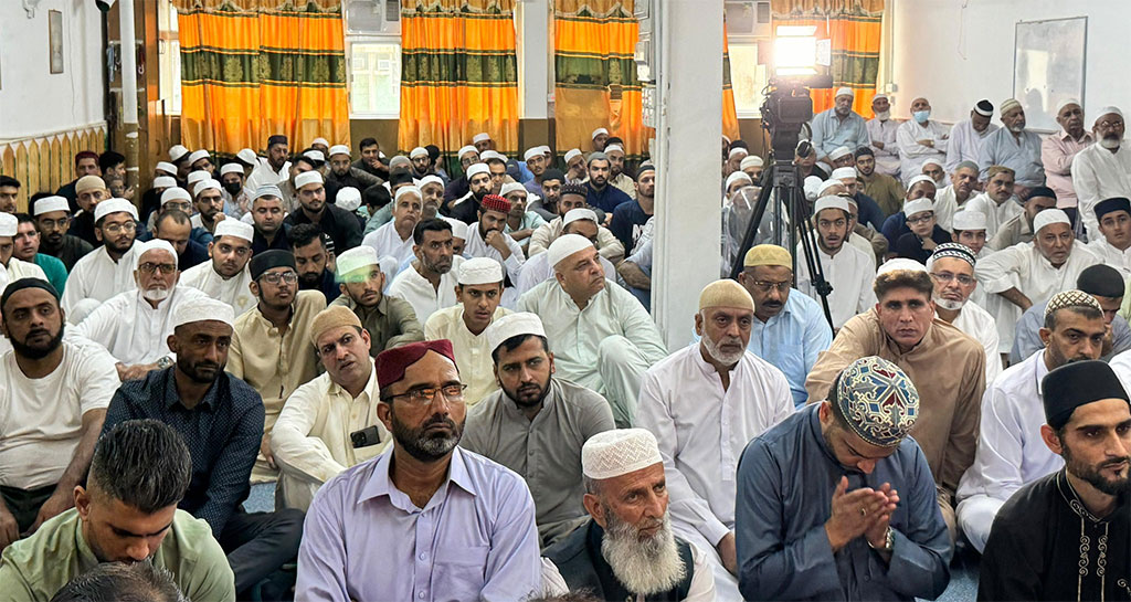 Shaykh Hammad Mustafa Qadri adressing Khutaba Jummah at hong kong