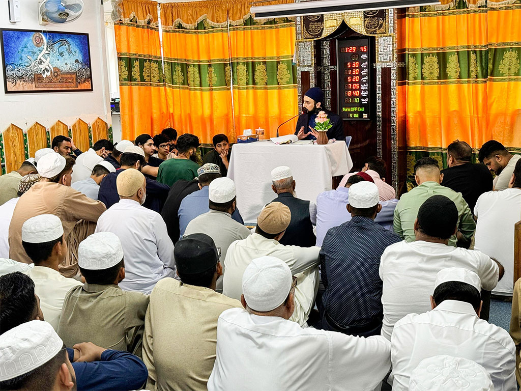 Shaykh Hammad Mustafa Qadri adressing Khutaba Jummah at hong kong