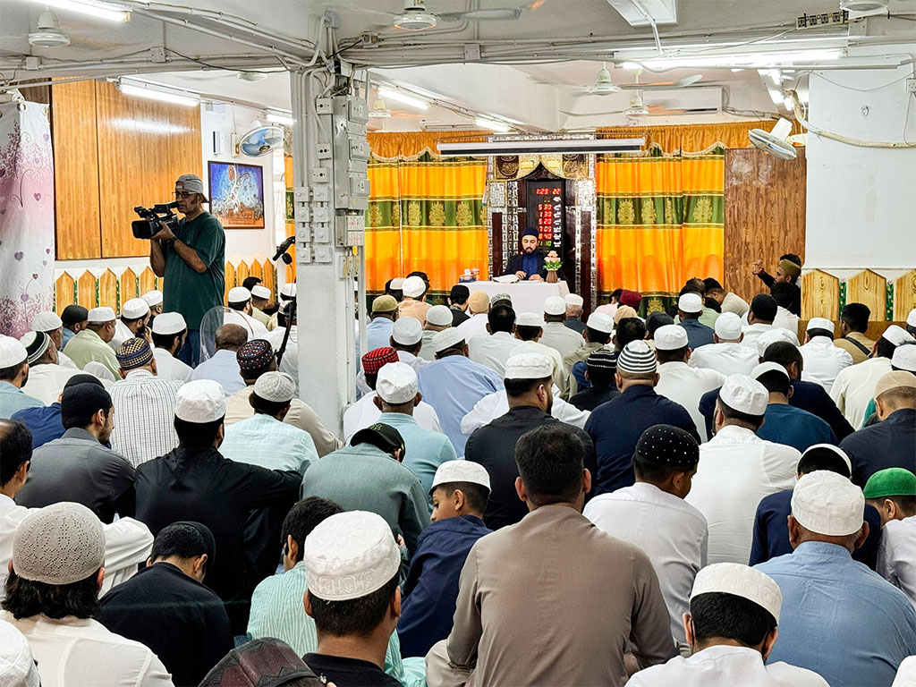 Shaykh Hammad Mustafa Qadri adressing Khutaba Jummah at hong kong