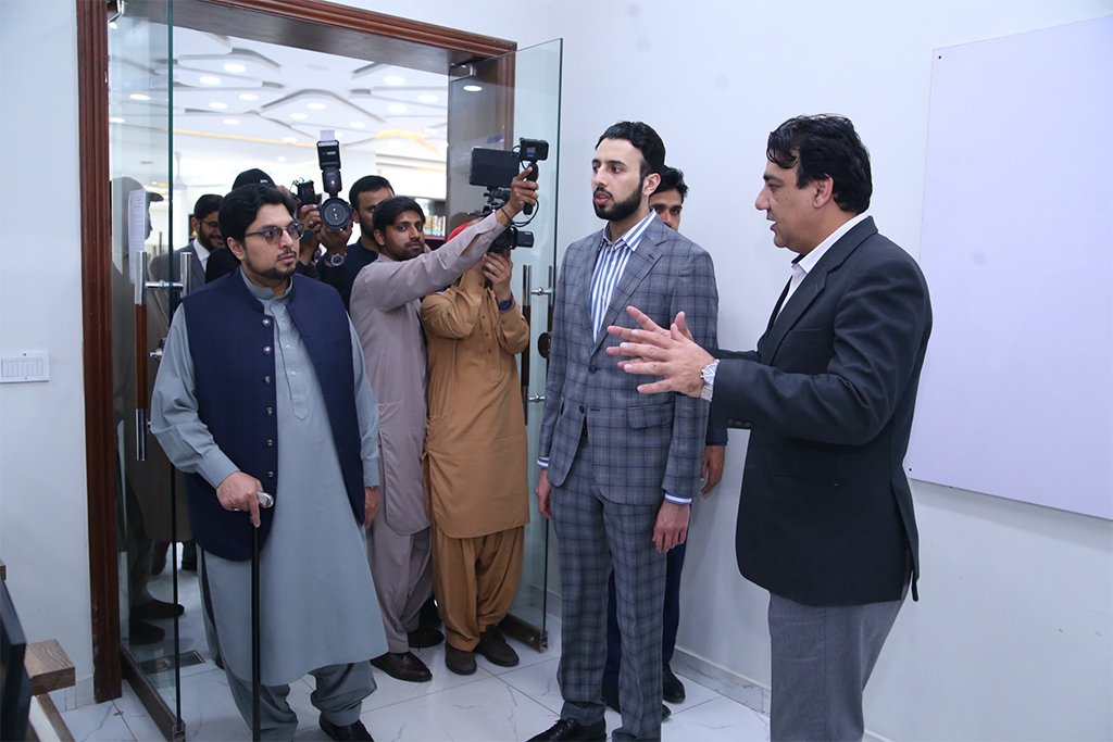 Shaykh Hammad Mustafa al-Madani al-Qadri visits Minhaj University Lahore