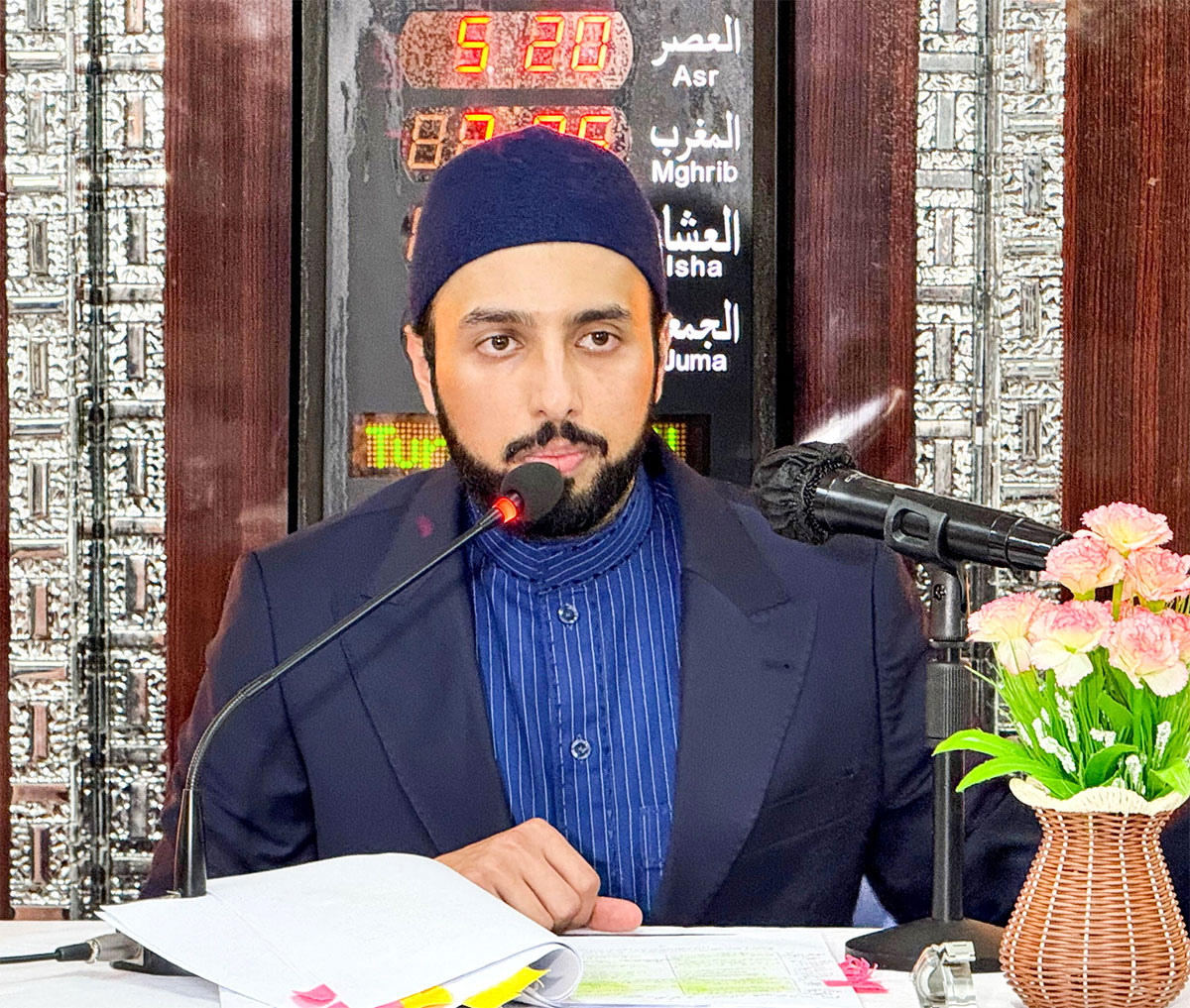 Shaykh Hammad addressing Friday gathering in Kwai Chung Hong Kong