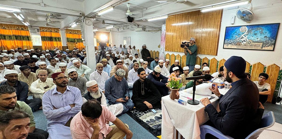 Shaykh Hammad addressing Friday gathering in Kwai Chung Hong Kong