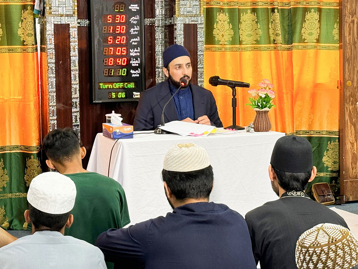 Shaykh Hammad addressing Friday gathering in Kwai Chung Hong Kong