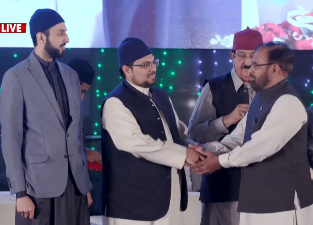 Sohail Ahmed Raza was awarded gold medal by MQi 