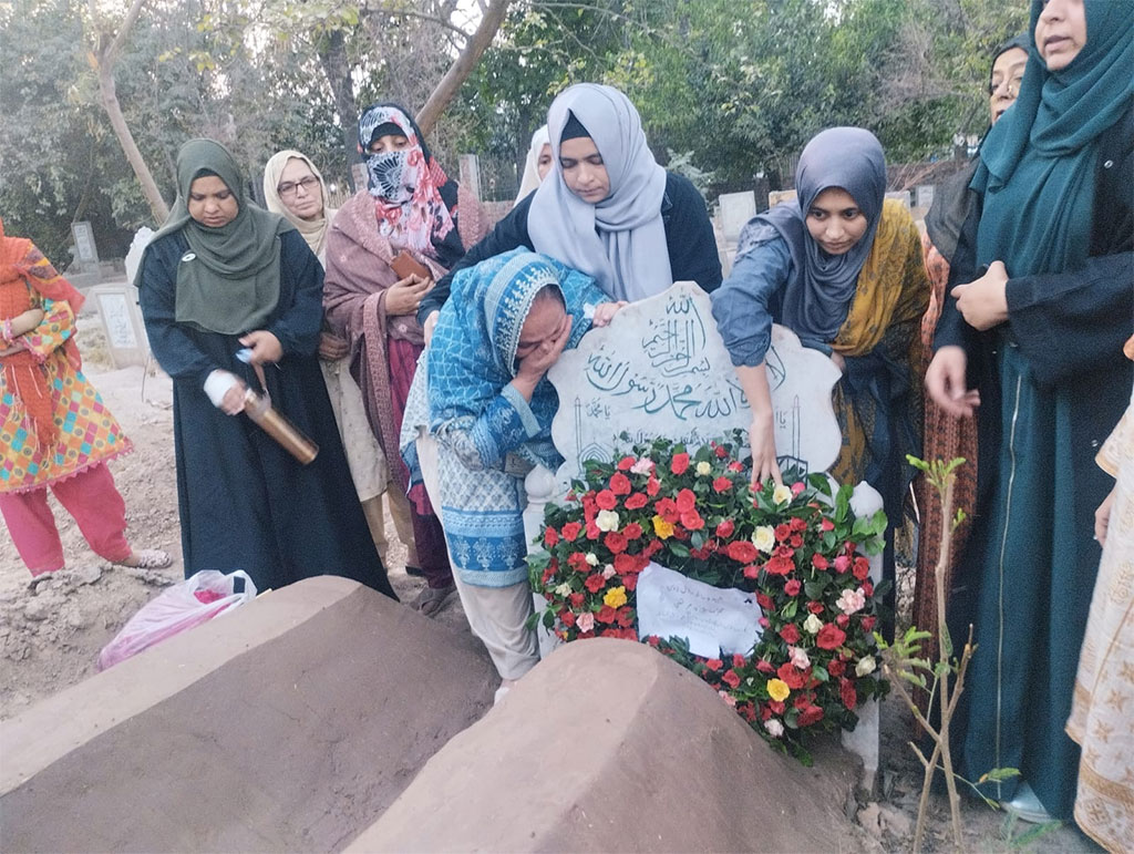 Team MWL Arrived on graves and Prayed for Tanzeela Amjad and Shazia Murtaza