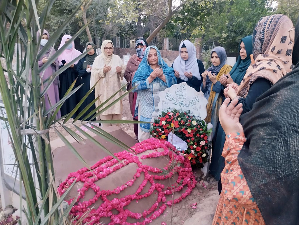 Team MWL Arrived on graves and Prayed for Tanzeela Amjad and Shazia Murtaza