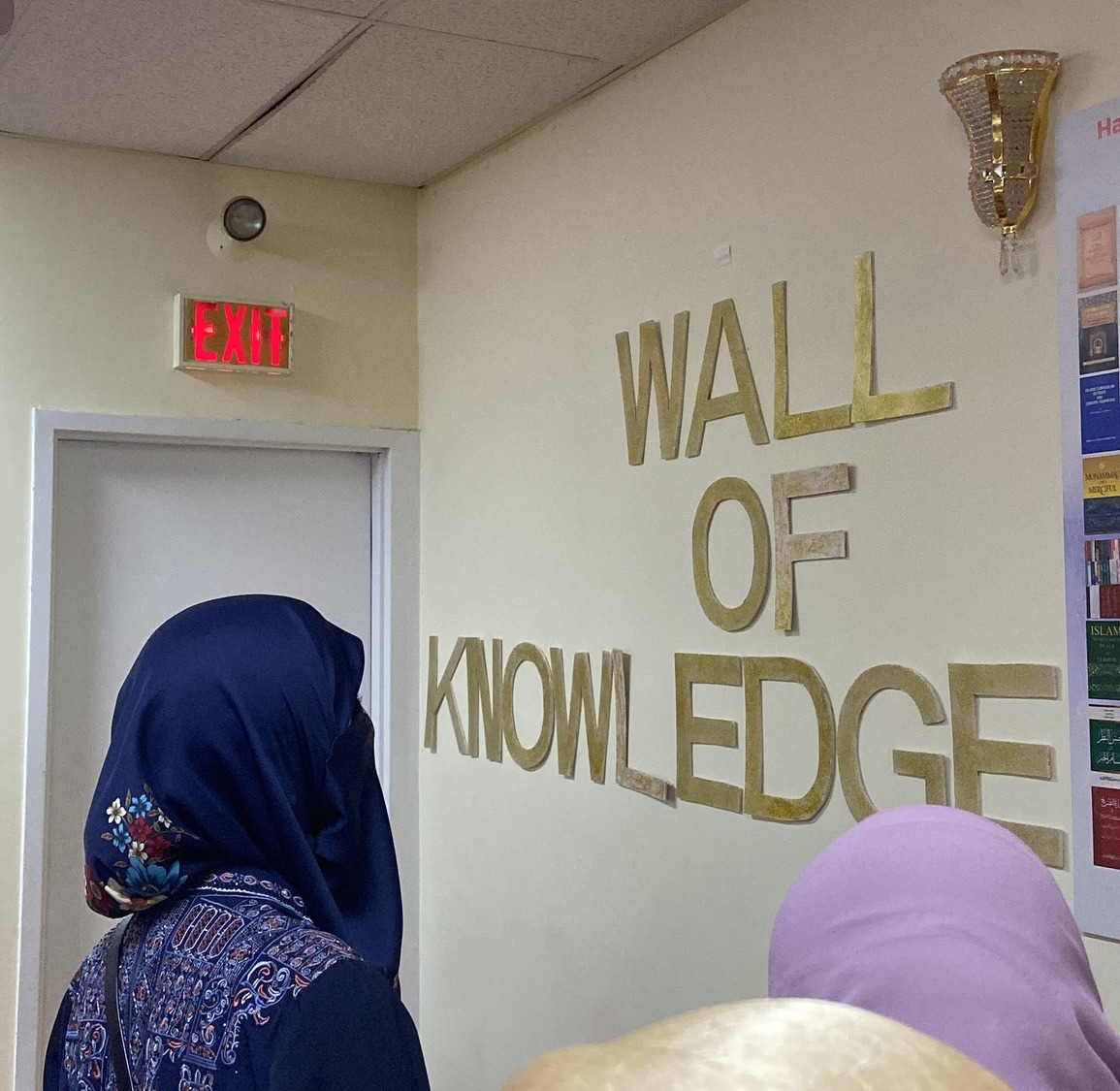 Dr Ghazala Qadri inaugurates the Wall of Knowledge