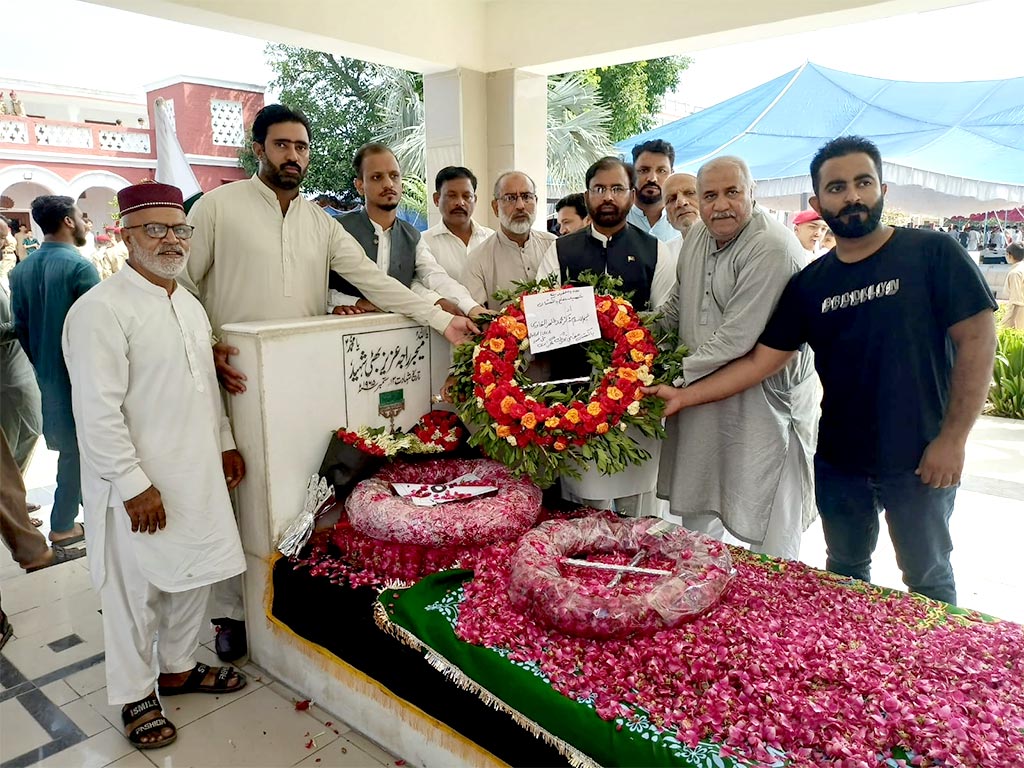 Wreath of flowers on the grave Major Aziz Bhatti Shaheed by MQi