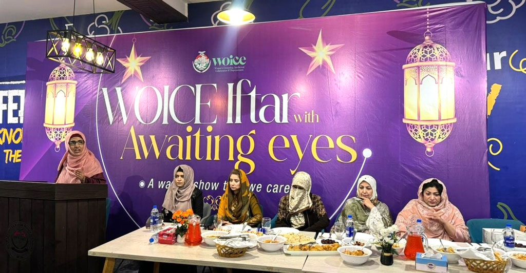 miss fizzah qadri attends iftar by WOICE