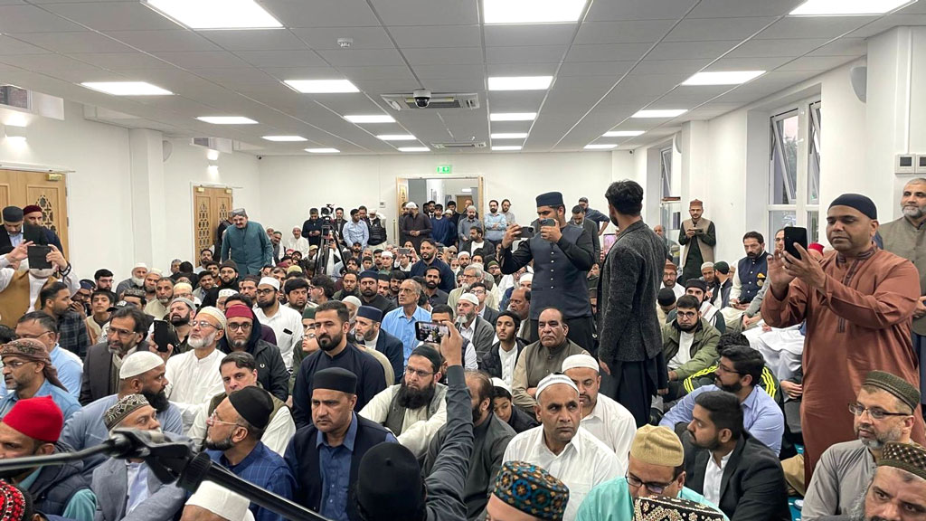 shaykh ul islam visits MQI manchester