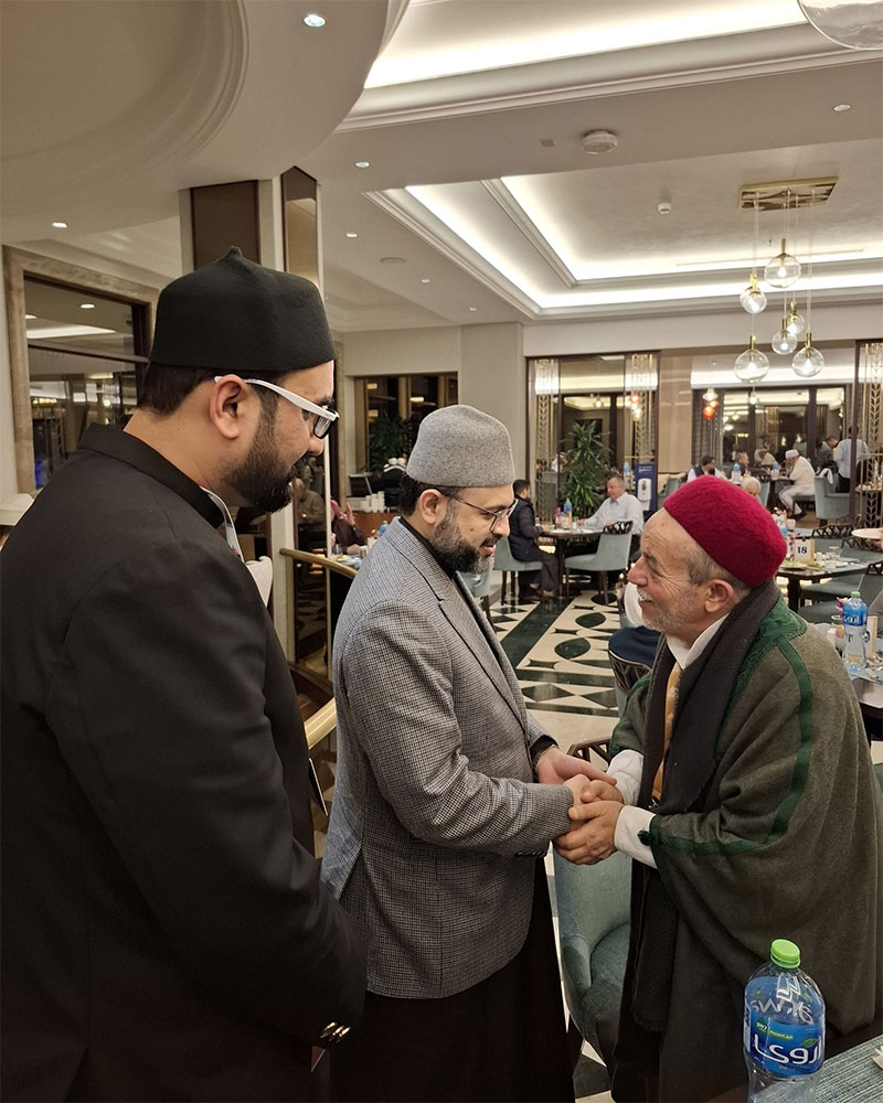 Dr. Hassan Mohiuddin Qadri Presents Dustur al-Madina al-Munawwara to Prof. Abbas Shuman