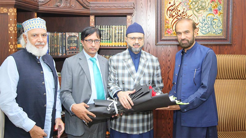 Dr Hassan Mohiuddin Qadri Congratulates Dr Rafiq Najam on PhD Completion