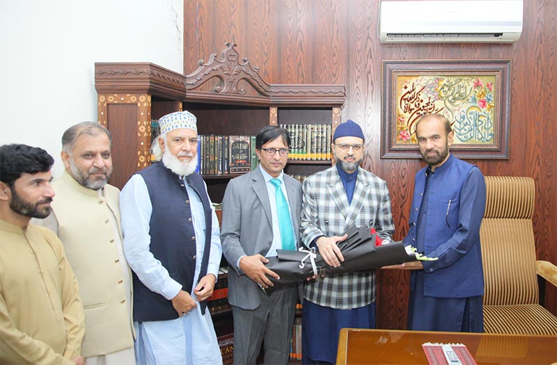 Dr Hassan Mohiuddin Qadri Congratulates Dr Rafiq Najam on PhD Completion