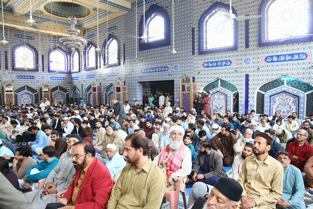 Dr. Hassan Mohiuddin Qadri addressing Jummah gathering