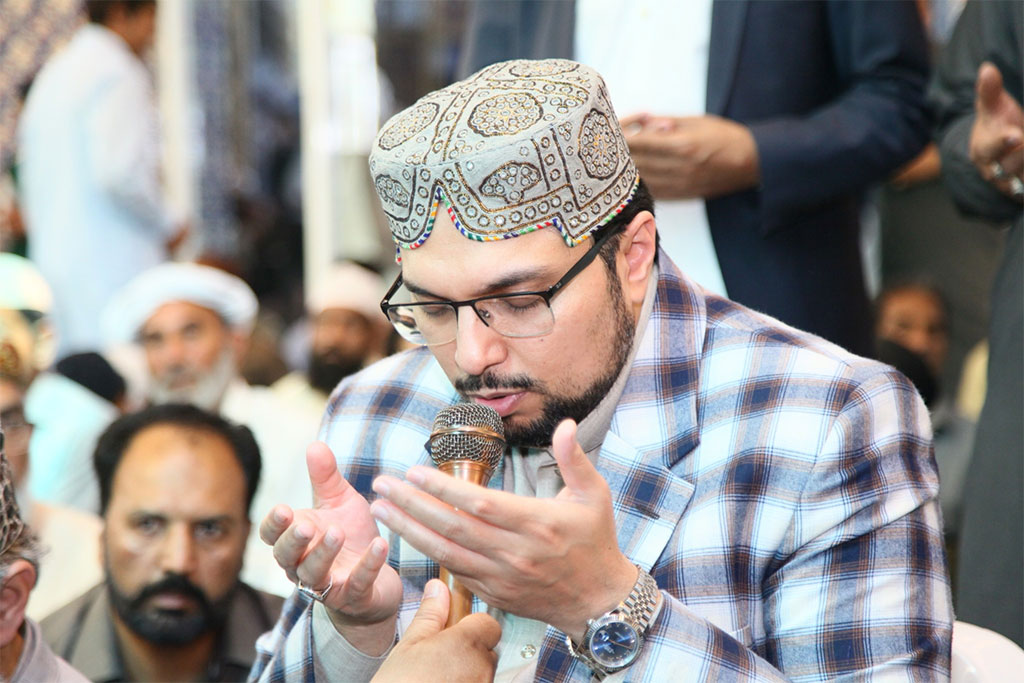 Dr. Hassan Mohiuddin Qadri addressing Jummah gathering