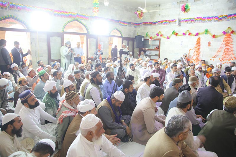 Prof Dr Hassan Mohiuddin Qadri Attends Qul Sharif at Darbar Aliya Chishtia Kamonke