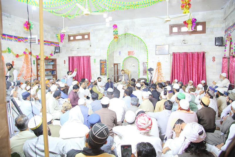 Prof Dr Hassan Mohiuddin Qadri Attends Qul Sharif at Darbar Aliya Chishtia Kamonke