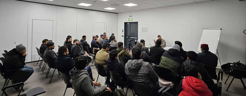 Dr. Hassan Qadri Meets with Members and Workers of MQI International