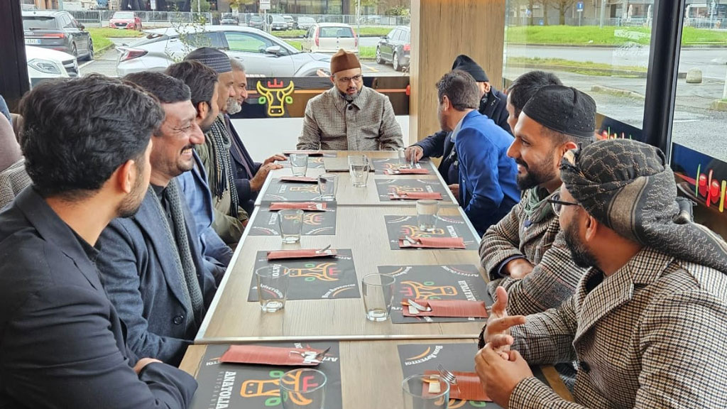 Dr. Hassan Qadri Meets with Members and Workers of Minhaj-ul-Quran International