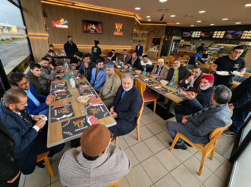 Dr. Hassan Qadri Meets with Members and Workers of Minhaj-ul-Quran International