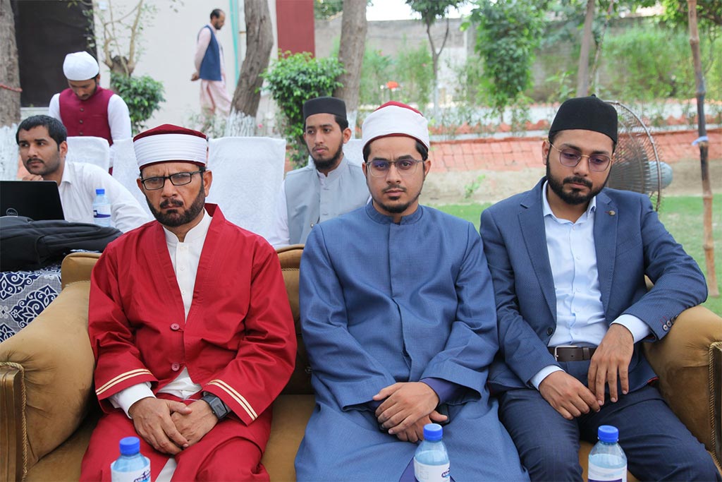 Dr Hassan Qadri addresses Award Disribution Ceremony at COSIS New Campus