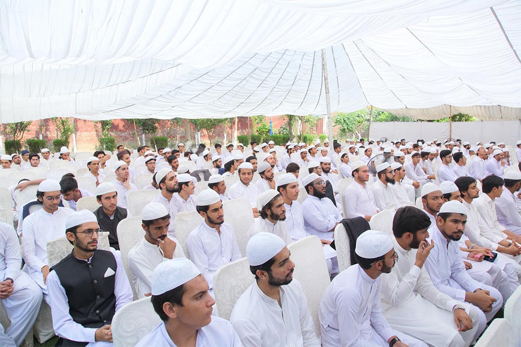 Dr Hassan Qadri addresses Award Disribution Ceremony at COSIS New Campus