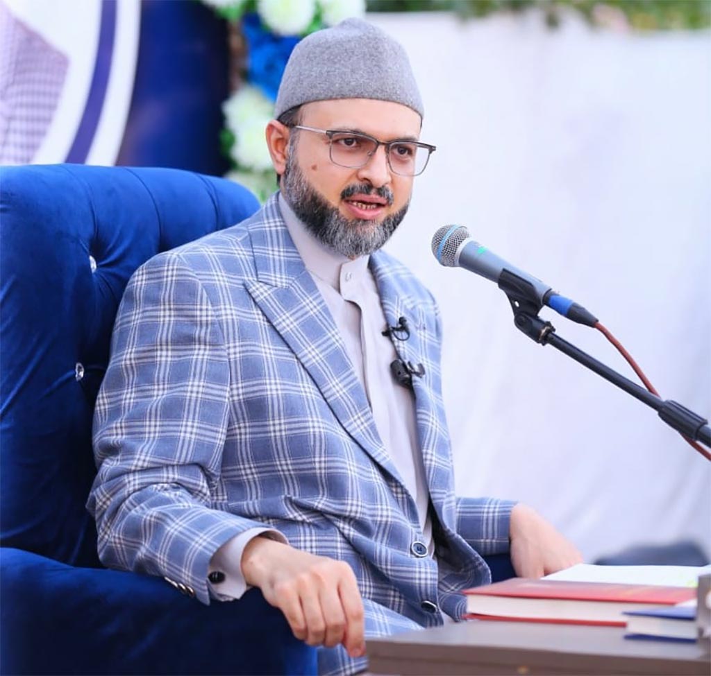 Dr Hassan Qadri addresses Award Disribution Ceremony at COSIS New Campus