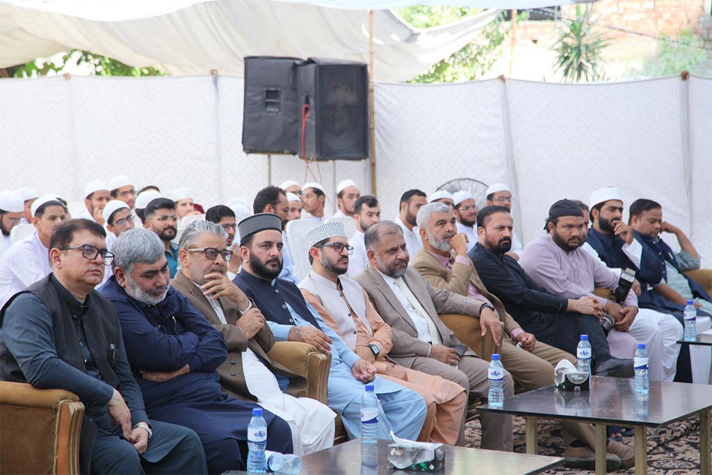 Dr Hassan Qadri addresses Award Disribution Ceremony at COSIS New Campus