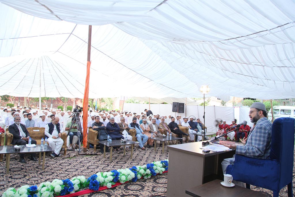 Dr Hassan Qadri addresses Award Disribution Ceremony at COSIS New Campus