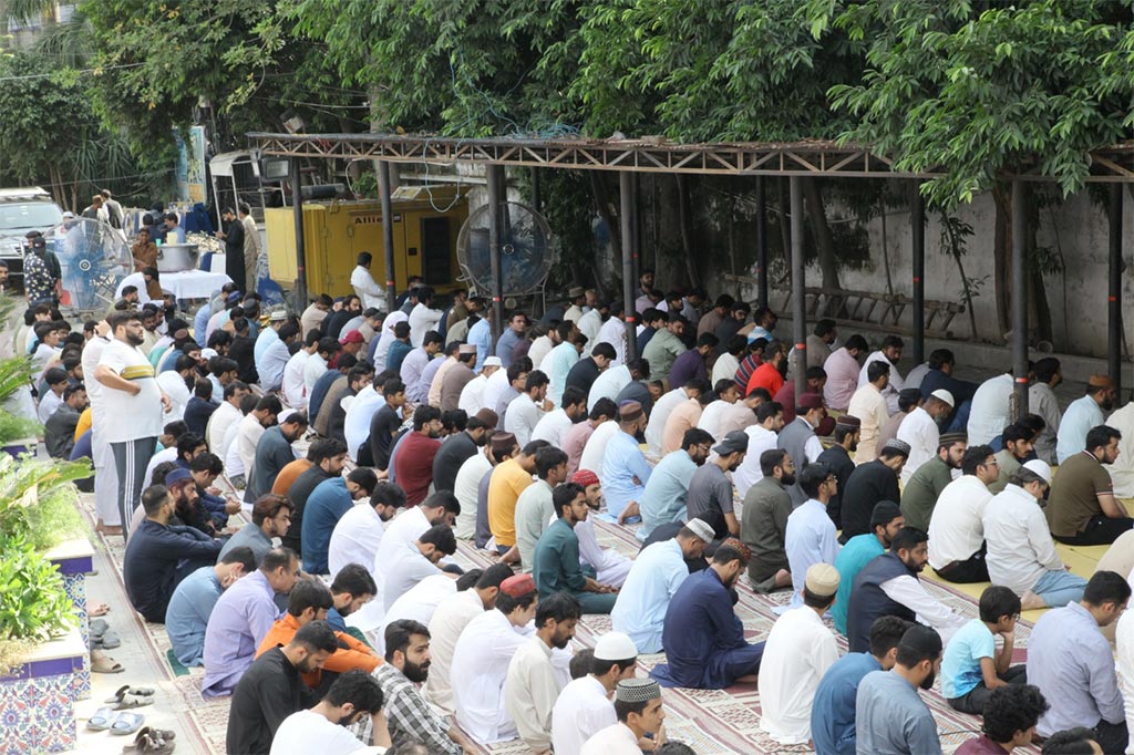 Dr Hassan Qadri addresses Khutba Jummah at Jamia Shaykh-ul-Islam Lahore