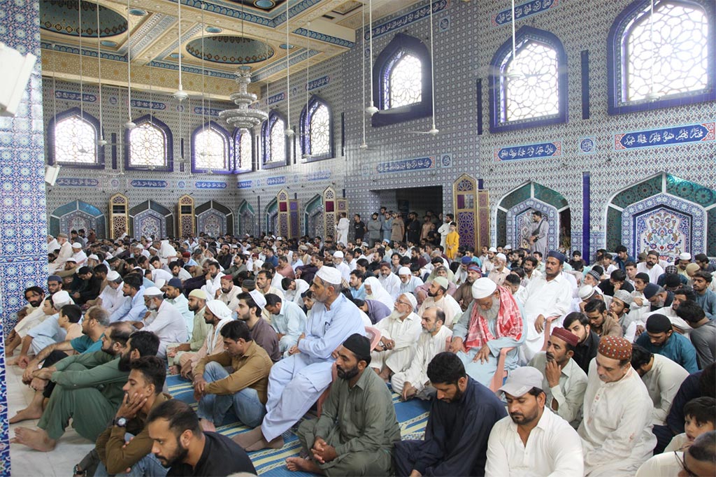 Dr Hassan Qadri addresses Khutba Jummah at Jamia Shaykh-ul-Islam Lahore
