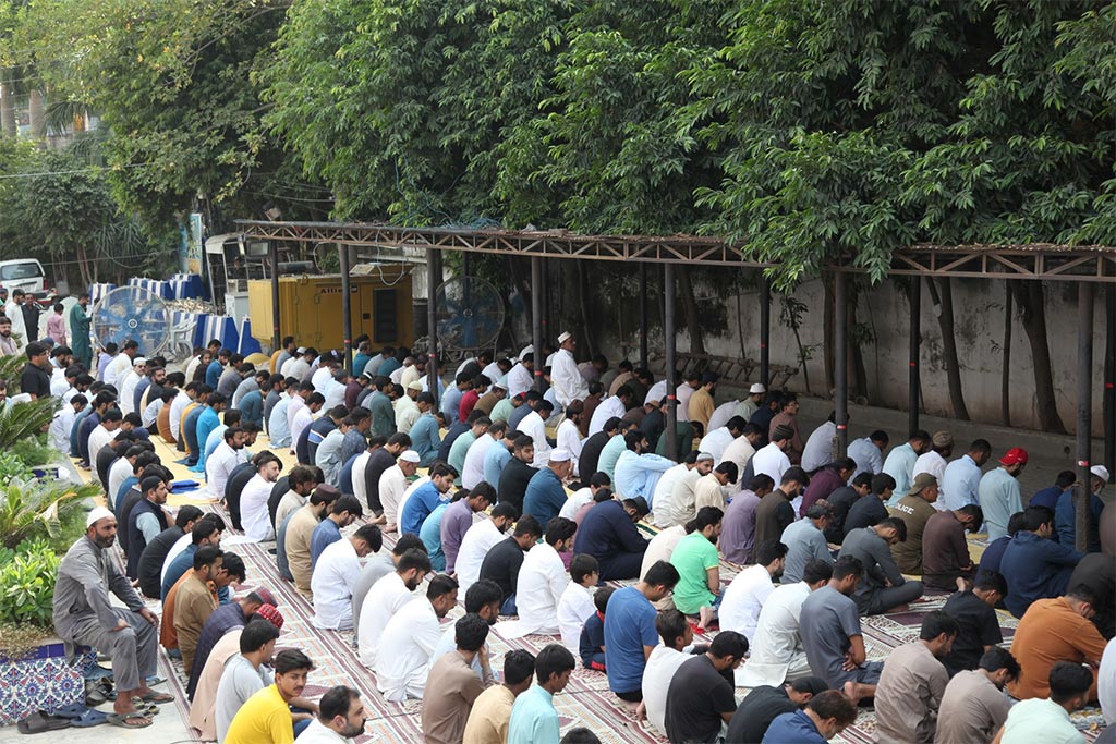 Dr Hassan Qadri addresses Khutba Jummah at Jamia Shaykh-ul-Islam Lahore