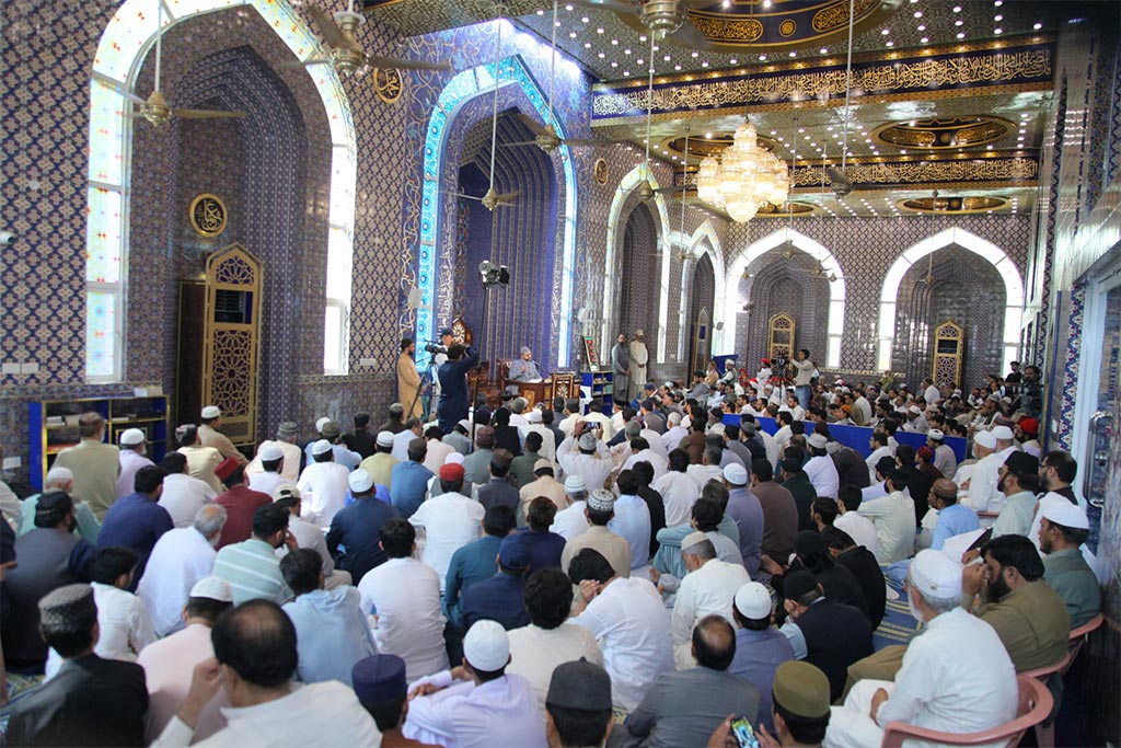 Dr Hassan Qadri addresses Khutba Jummah at Jamia Shaykh-ul-Islam Lahore